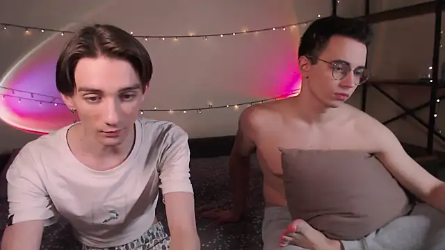 Snapshot of EliotMarks chatting on 03.12.25 EliotMarks online show from 03.12.25