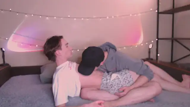 Snapshot of EliotMarks chatting on 10.19.25 EliotMarks online show from 10.19.25