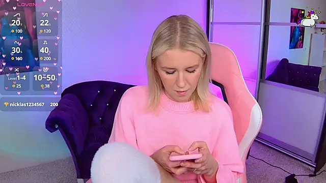 Snapshot of Selenatrend chatting on 02.20.25 Selenatrend online show from 02.20.25