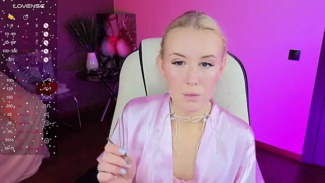 Snapshot of Selenatrend chatting on 10.28.25 Selenatrend online show from 10.28.25