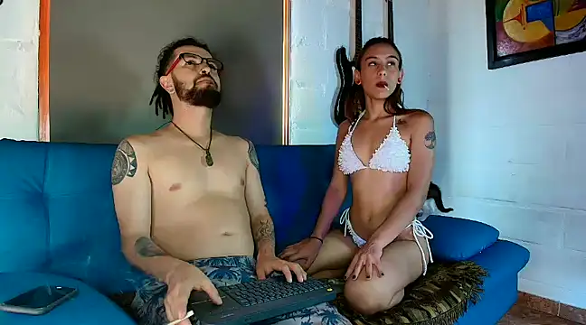 Snapshot of emiandstiv chatting on 01.18.25 emiandstiv online show from 01.18.25