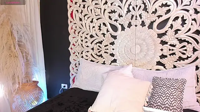 tiffany becker online show from 09.19.25