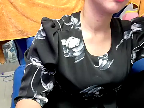 Snapshot of Cherry_6969 chatting on 10.06.25 Cherry 6969 online show from 10.06.25