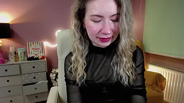 Snapshot of Mia_Tasty chatting on 02.25.25 Mia Tasty online show from 02.25.25