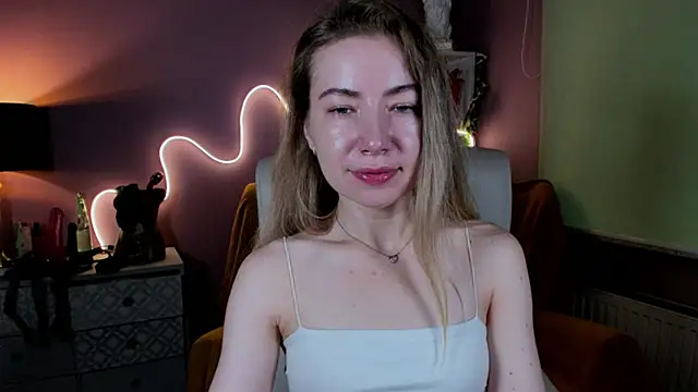 Snapshot of Mia_Tasty chatting on 09.14.25 Mia Tasty online show from 09.14.25