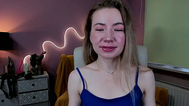 Snapshot of Mia_Tasty chatting on 09.24.25 Mia Tasty online show from 09.24.25