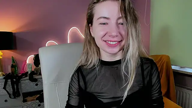 Snapshot of Mia_Tasty chatting on 09.26.25 Mia Tasty online show from 09.26.25