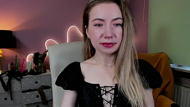 Snapshot of Mia_Tasty chatting on 10.02.25 Mia Tasty online show from 10.02.25