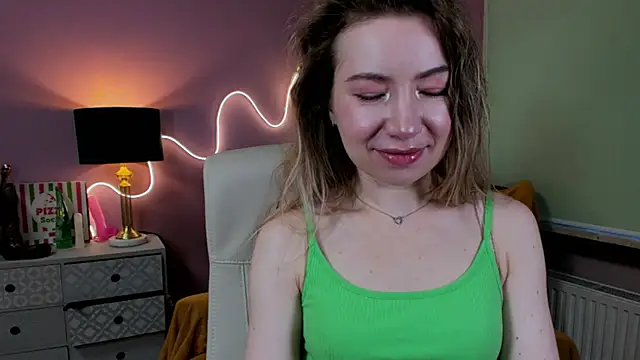 Snapshot of Mia_Tasty chatting on 11.19.25 Mia Tasty online show from 11.19.25