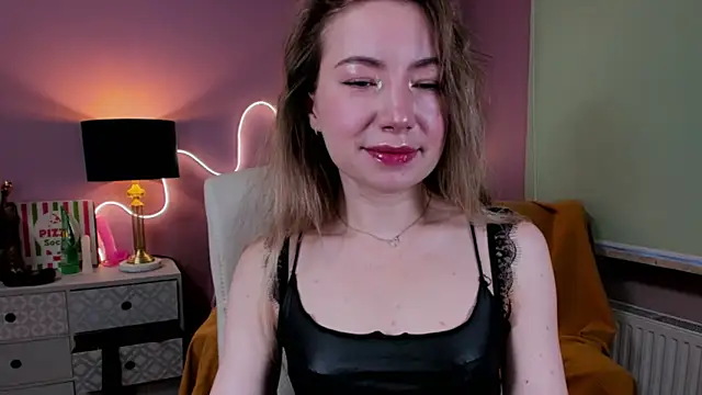 Snapshot of Mia_Tasty chatting on 11.22.25 Mia Tasty online show from 11.22.25