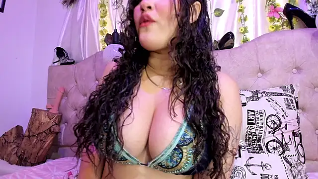 Snapshot of Chanelle_ chatting on 11.13.25 Chanelle online show from 11.13.25