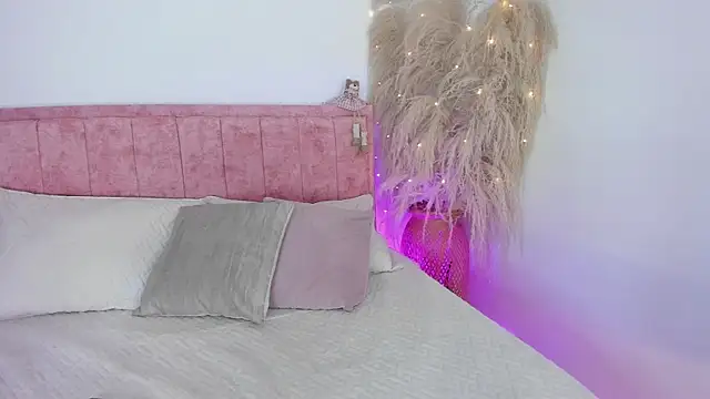 Sofiawilson  online show from 10.02.25