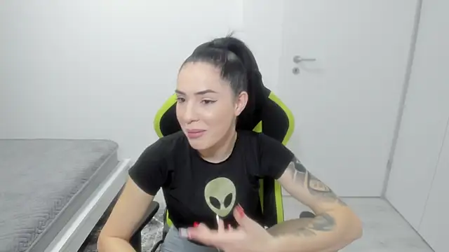 Snapshot of Emmapmg chatting on 02.17.26 Emmapmg online show from 02.17.26