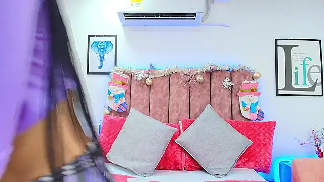 Snapshot of KathyShine chatting on 12.07.24 KathyShine online show from 12.07.24