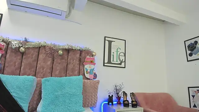 Snapshot of KathyShine chatting on 12.11.24 KathyShine online show from 12.11.24