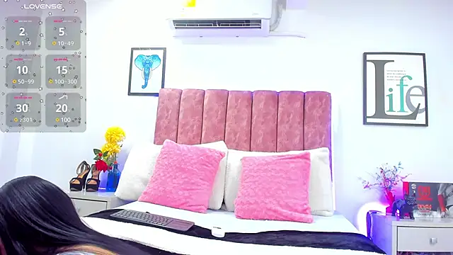 Snapshot of KathyShine chatting on 01.13.25 KathyShine online show from 01.13.25