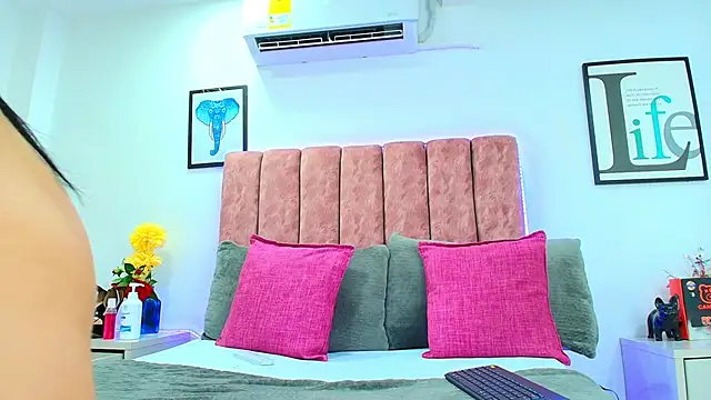 Snapshot of KathyShine chatting on 02.06.25 KathyShine online show from 02.06.25