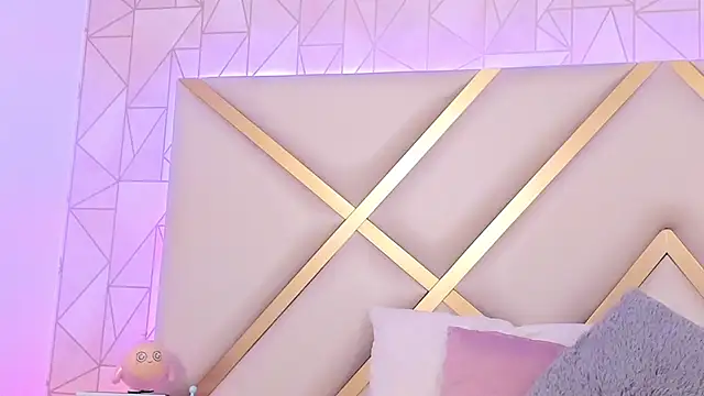 Snapshot of Violettbloss chatting on 02.21.25 Violettbloss online show from 02.21.25