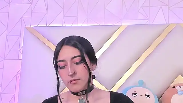 Snapshot of Violettbloss chatting on 02.25.25 Violettbloss online show from 02.25.25