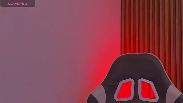 Snapshot of Violettbloss chatting on 09.17.25 Violettbloss online show from 09.17.25