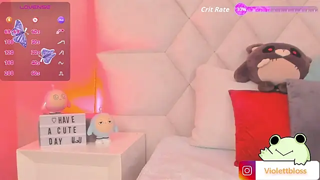 Snapshot of Violettbloss chatting on 10.11.25 Violettbloss online show from 10.11.25