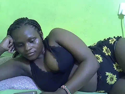 Snapshot of queendebbie chatting on 03.02.25 queendebbie online show from 03.02.25