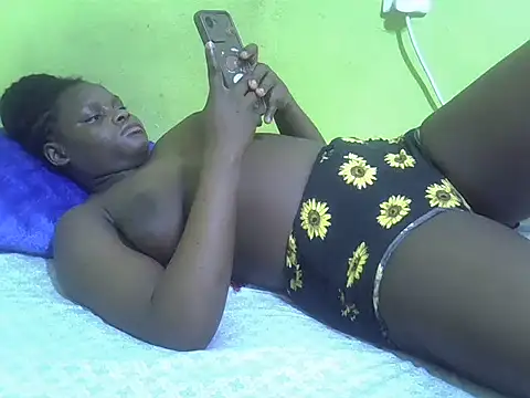 Snapshot of queendebbie chatting on 09.16.25 queendebbie online show from 09.16.25