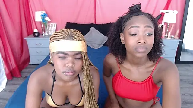 Snapshot of AdelynYasmin chatting on 01.29.25 AdelynYasmin online show from 01.29.25