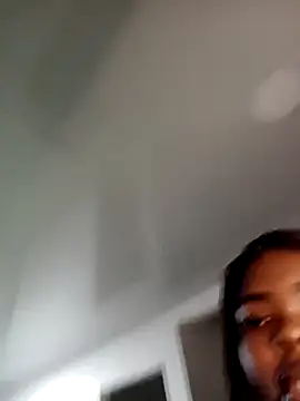 Snapshot of AdelynYasmin chatting on 09.10.25 AdelynYasmin online show from 09.10.25