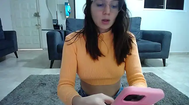 julianamorant online show from 03.20.25