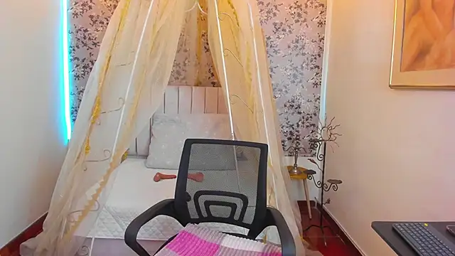 Snapshot of agatha_rusell_ chatting on 02.20.25 agatha rusell online show from 02.20.25