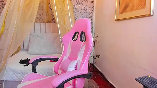 Snapshot of agatha_rusell_ chatting on 02.20.25 agatha rusell online show from 02.20.25