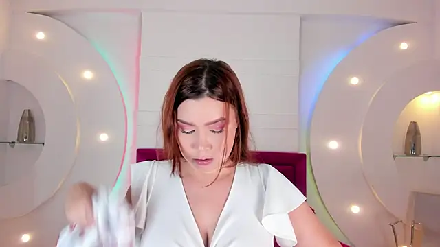 Snapshot of LiaTink chatting on 02.19.25 LiaTink online show from 02.19.25