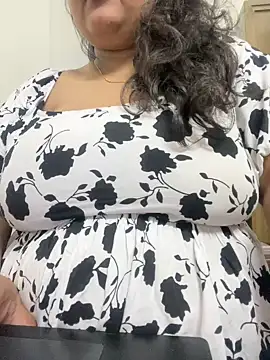 Snapshot of smile_pretty chatting on 02.20.25 smile pretty online show from 02.20.25