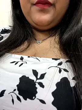 Snapshot of smile_pretty chatting on 10.15.25 smile pretty online show from 10.15.25