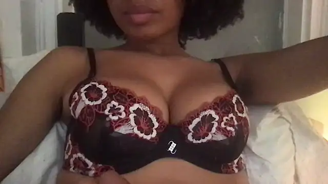 Snapshot of loveofbea chatting on 09.22.25 loveofbea online show from 09.22.25