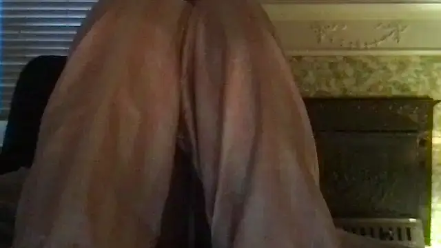 Snapshot of loveofbea chatting on 11.24.25 loveofbea online show from 11.24.25