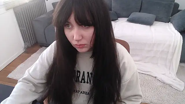 Lynylou online show from 12.02.24