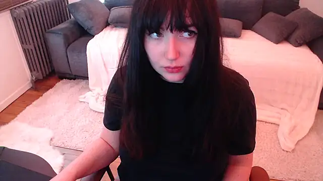 Lynylou online show from 12.10.24