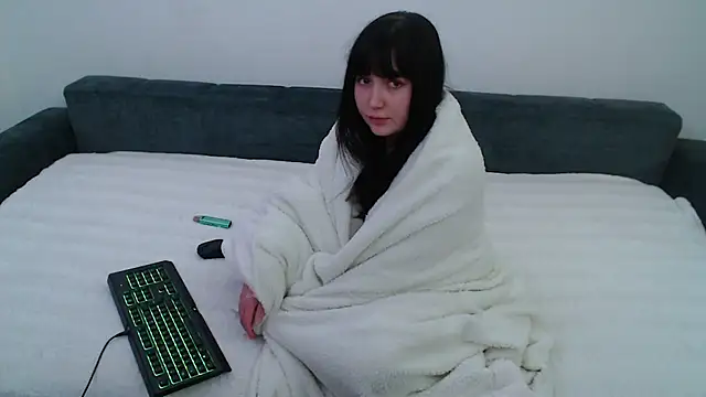 Lynylou online show from 12.13.24