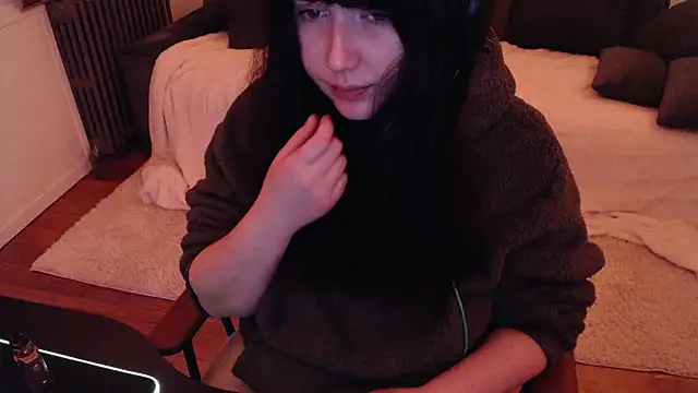 Lynylou online show from 12.25.24