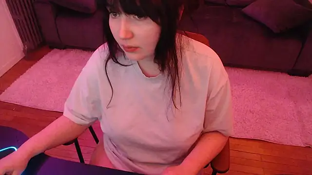 Lynylou online show from 01.18.25