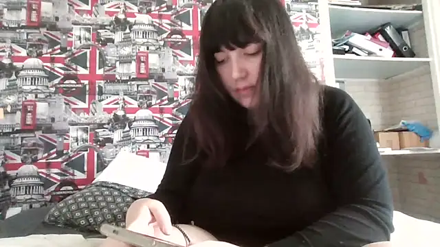 Lynylou online show from 09.23.25