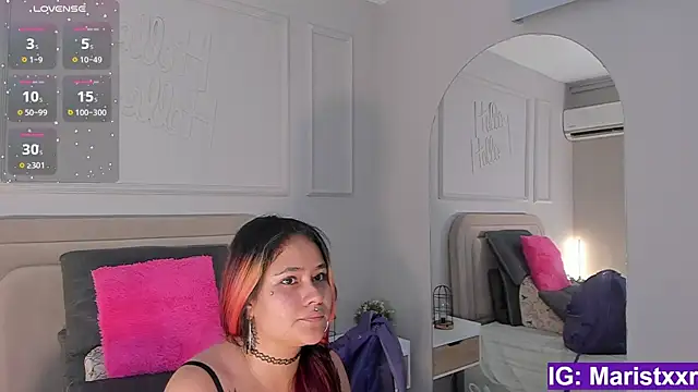 Maristxxr online show from 10.18.25