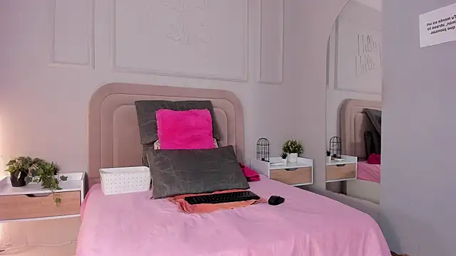 Maristxxr online show from 12.19.25