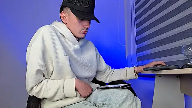 Snapshot of bastia_noooo chatting on 11.14.25 bastia noooo online show from 11.14.25