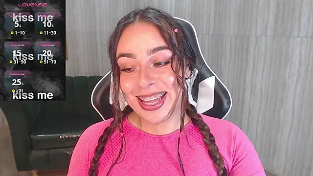 Snapshot of Georgina_1t chatting on 03.19.25 Georgina 1t online show from 03.19.25