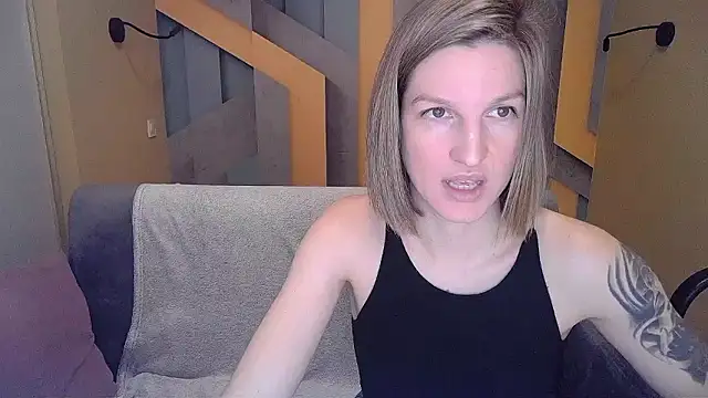 EmilyWalkeri online show from 12.08.24