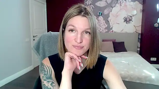 EmilyWalkeri online show from 01.15.25