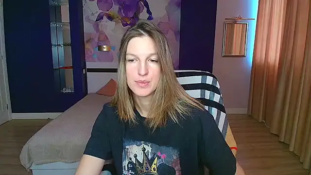 EmilyWalkeri online show from 09.15.25